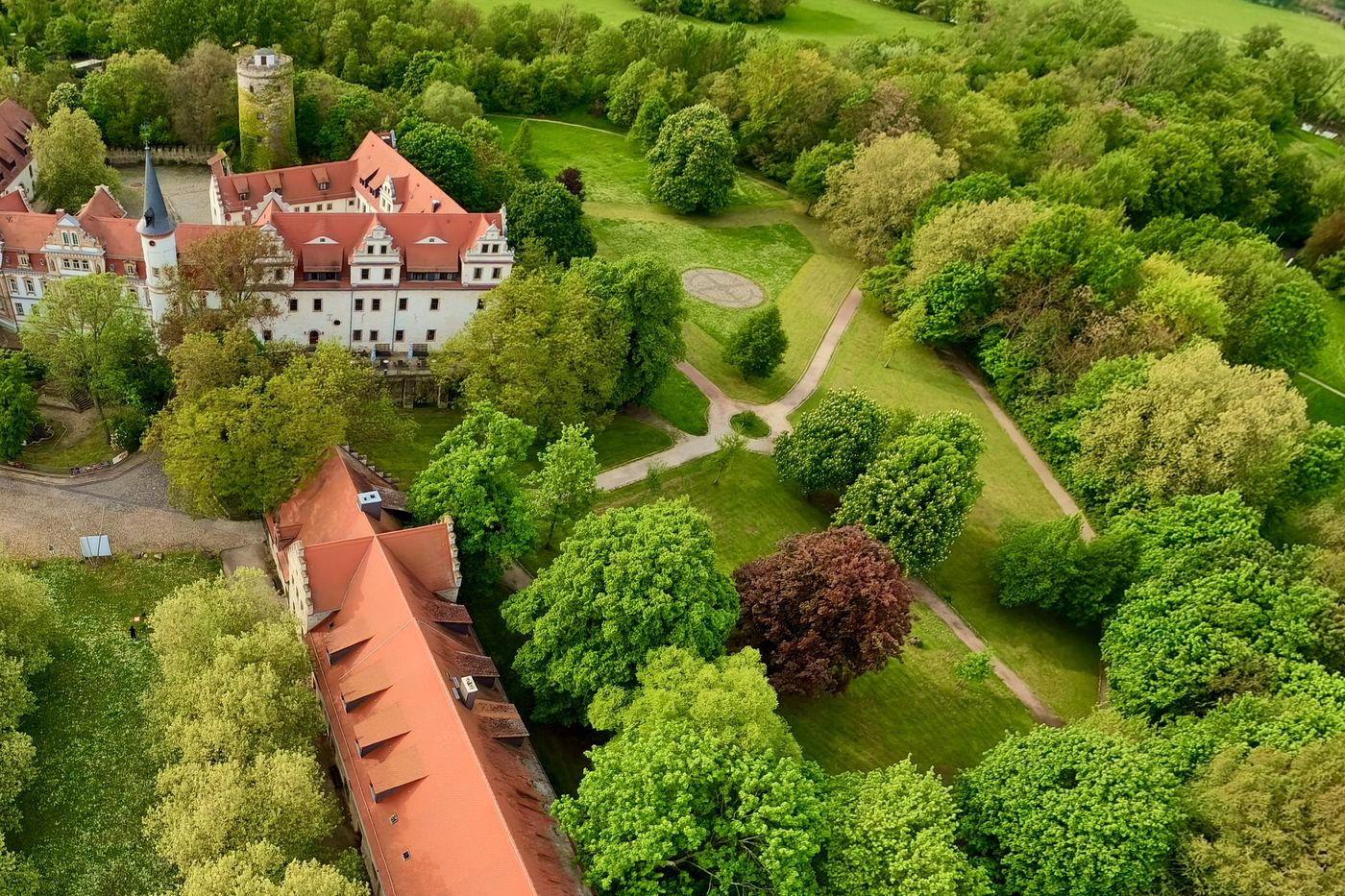 Parkwiese im Schlossparkhotel Schkopau