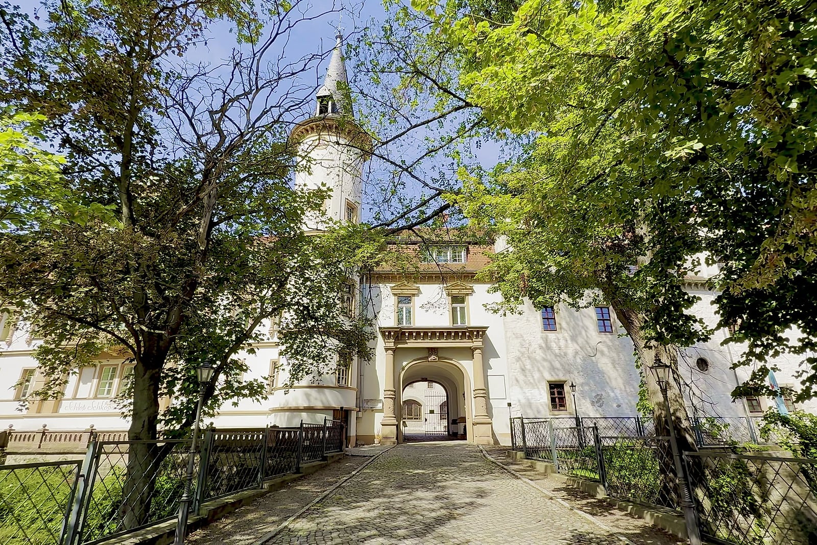 Parkwiese im Schlossparkhotel Schkopau