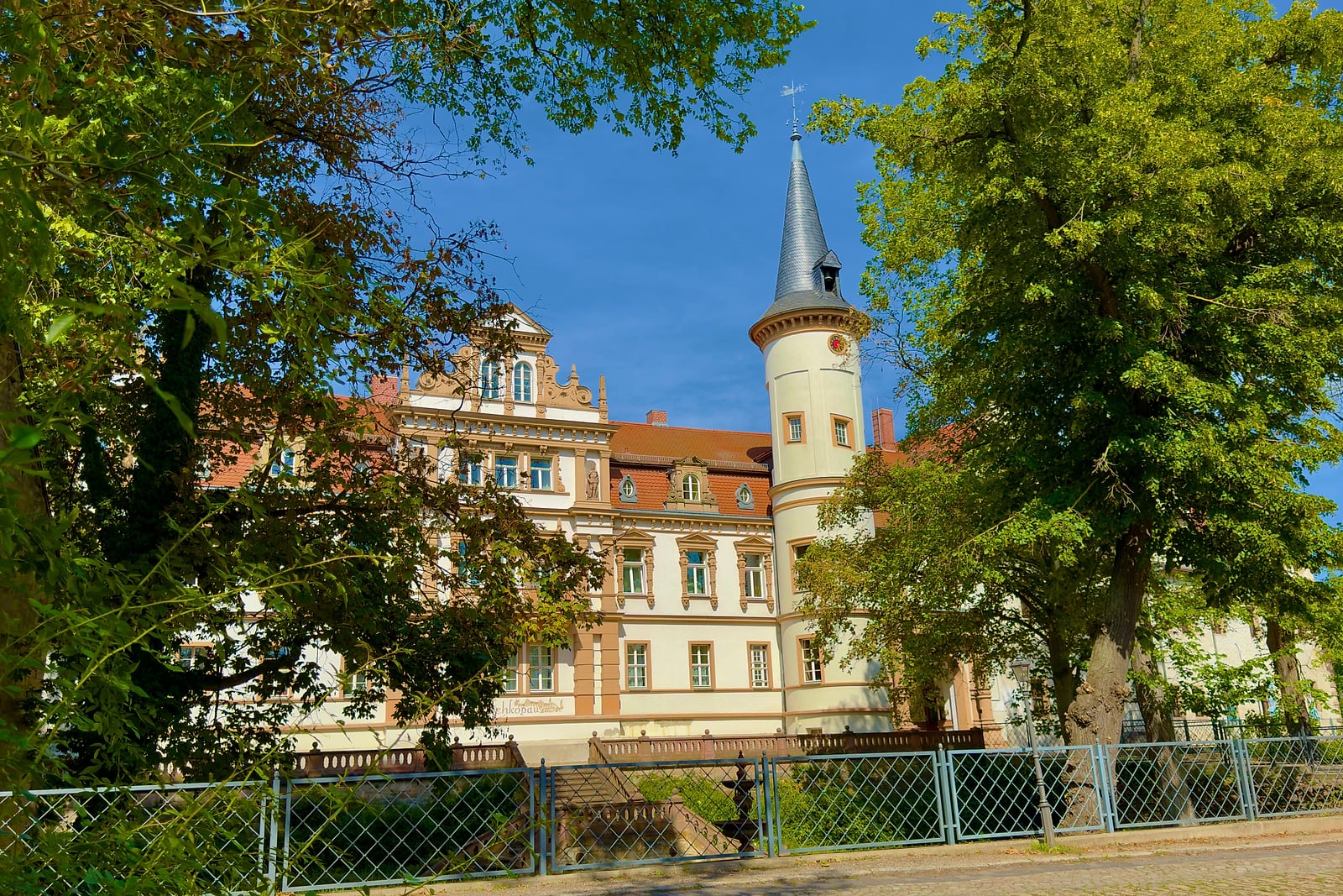 Parkwiese im Schlossparkhotel Schkopau