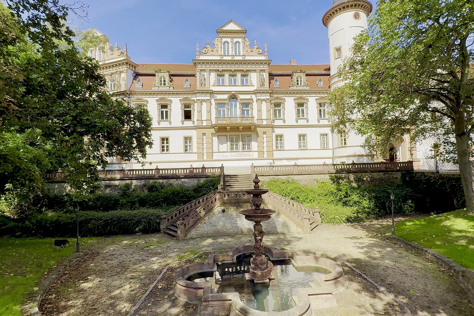 Parkwiese im Schlossparkhotel Schkopau