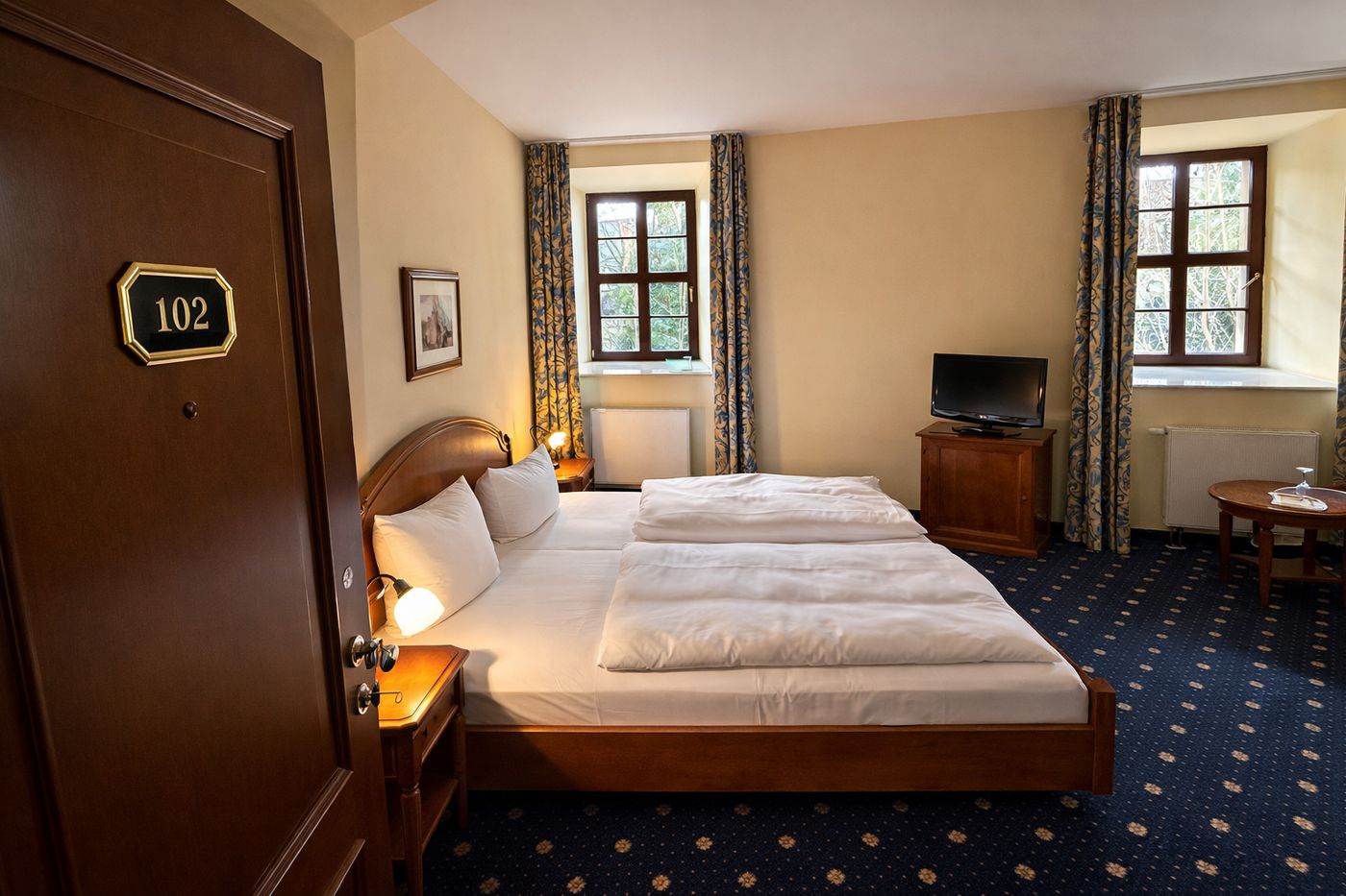 Blick vom Eingang in ein De-luxe-Doppelzimmer